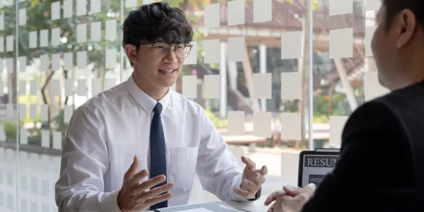 業界に精通したアドバイザーがサポート